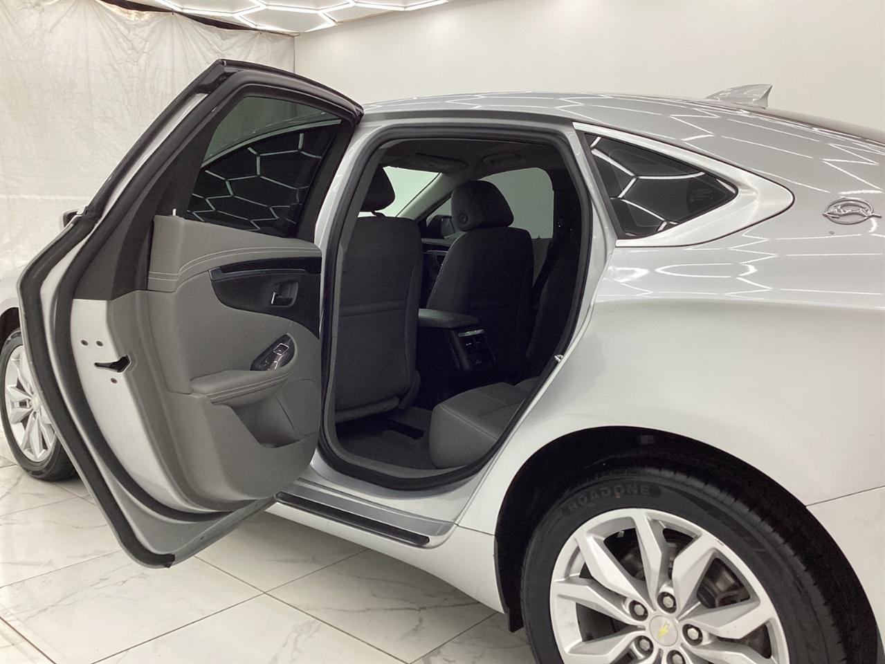 Chevrolet Impala 4dr Sdn LT w/1LT 2018