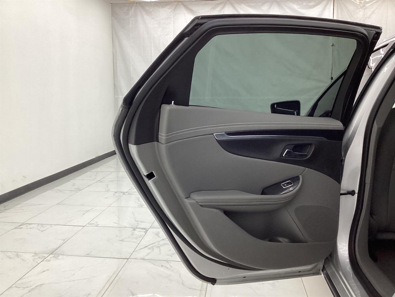 Chevrolet Impala 4dr Sdn LT w/1LT 2018