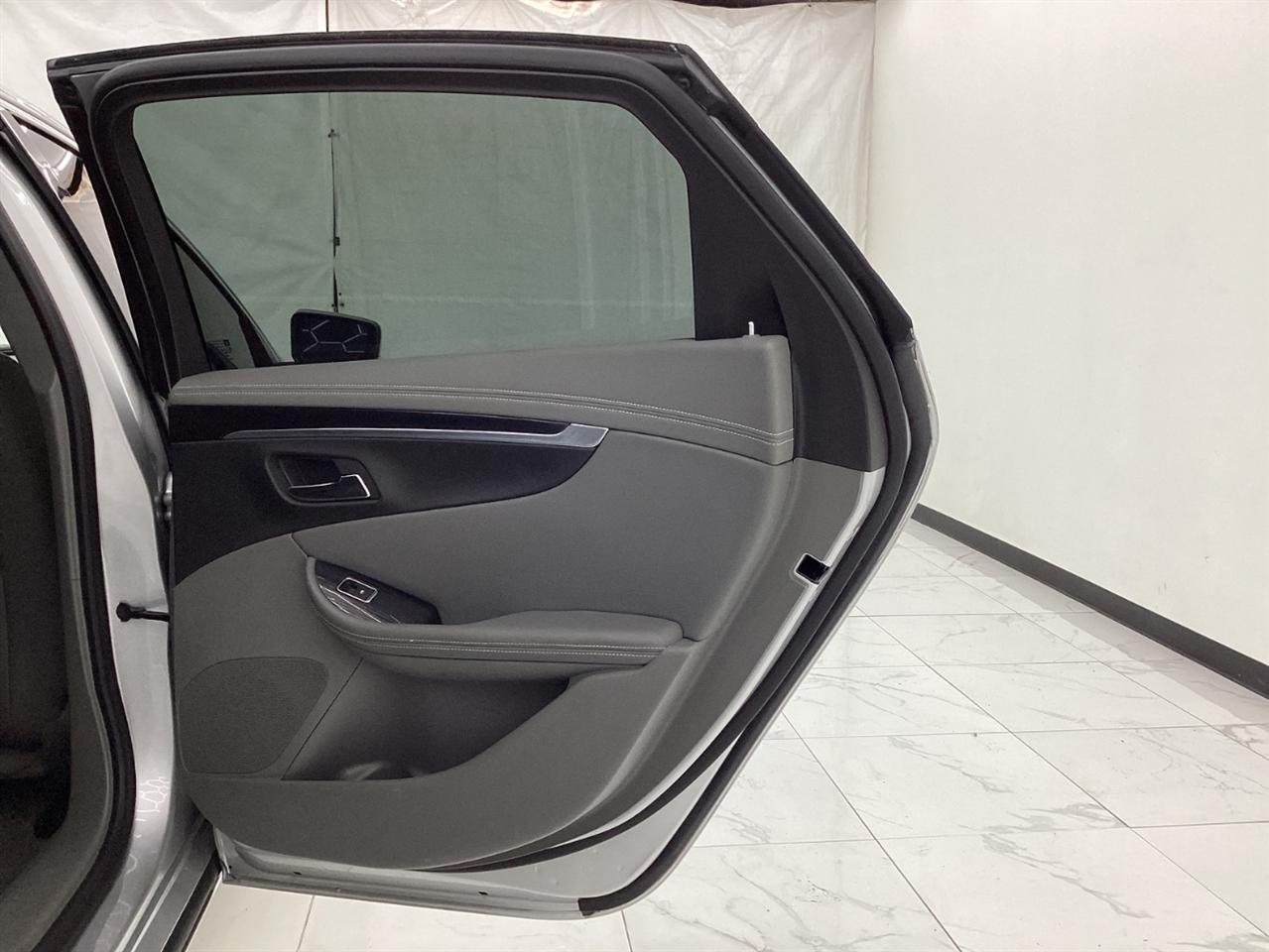 Chevrolet Impala 4dr Sdn LT w/1LT 2018