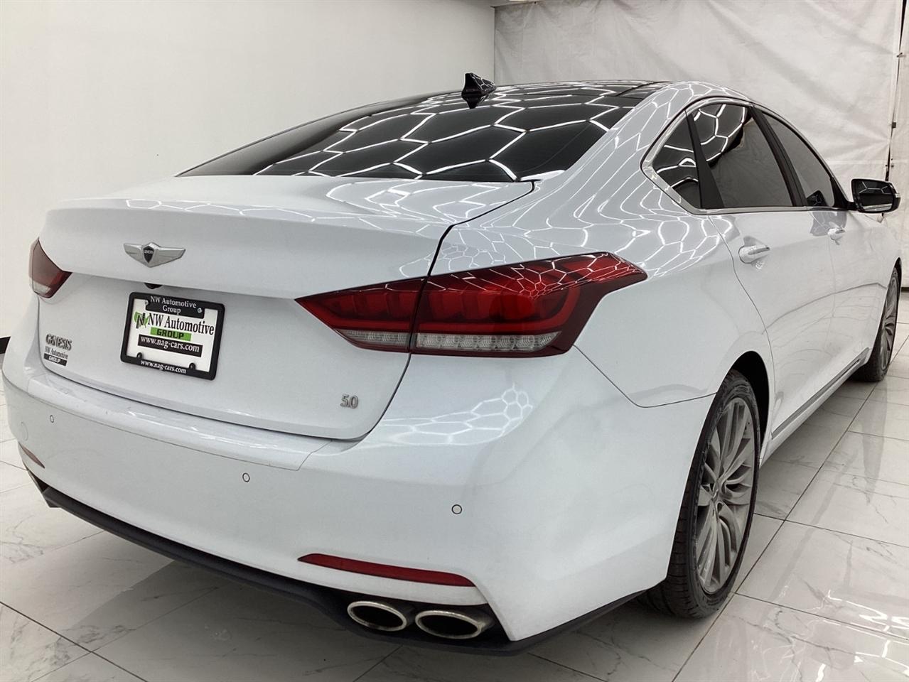 Hyundai Genesis 4dr Sdn V8 5.0L RWD 2015