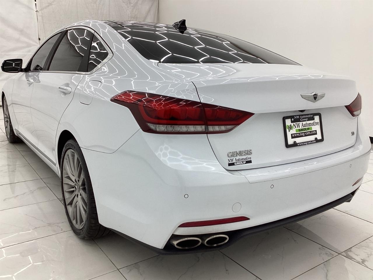Hyundai Genesis 4dr Sdn V8 5.0L RWD 2015