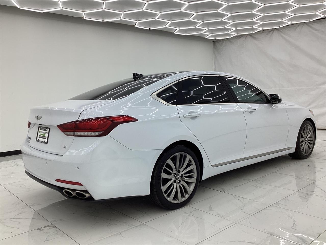 Hyundai Genesis 4dr Sdn V8 5.0L RWD 2015