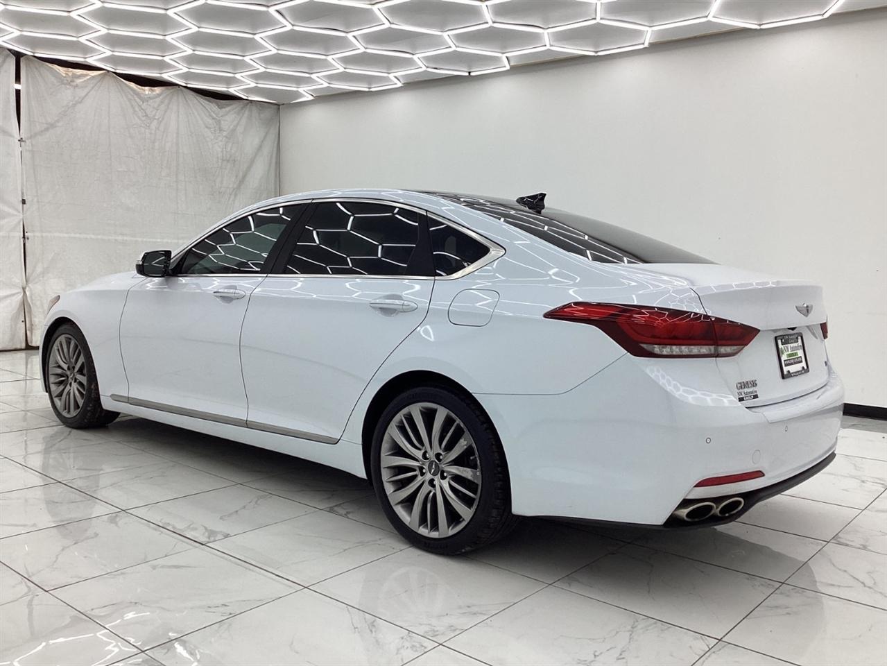 Hyundai Genesis 4dr Sdn V8 5.0L RWD 2015
