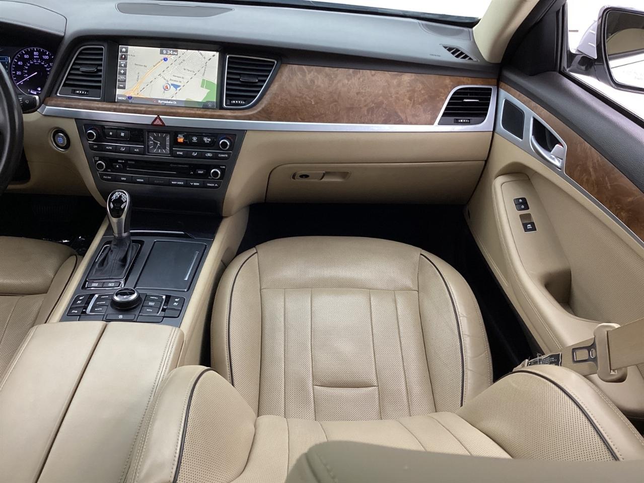 Hyundai Genesis 4dr Sdn V8 5.0L RWD 2015