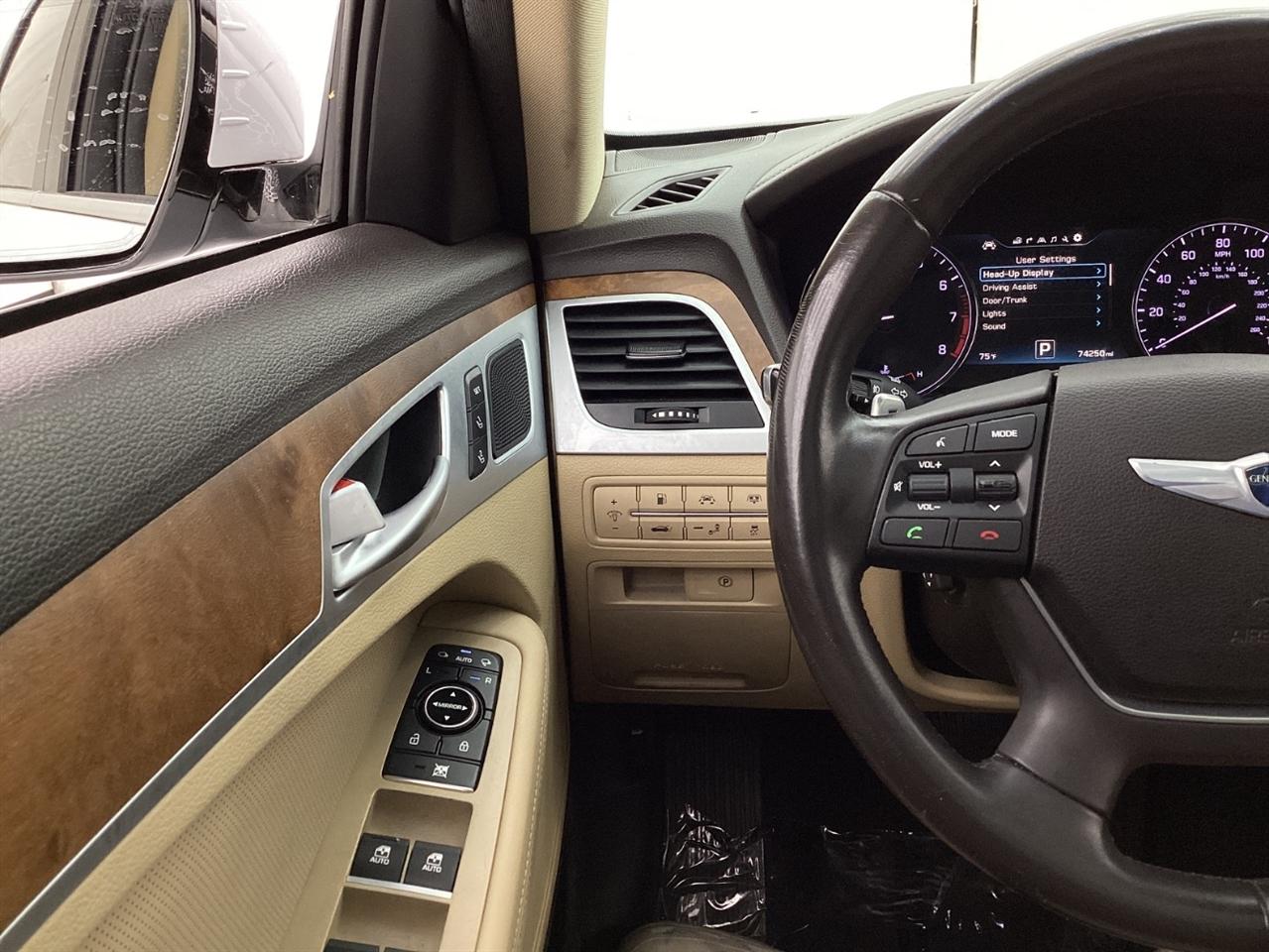 Hyundai Genesis 4dr Sdn V8 5.0L RWD 2015