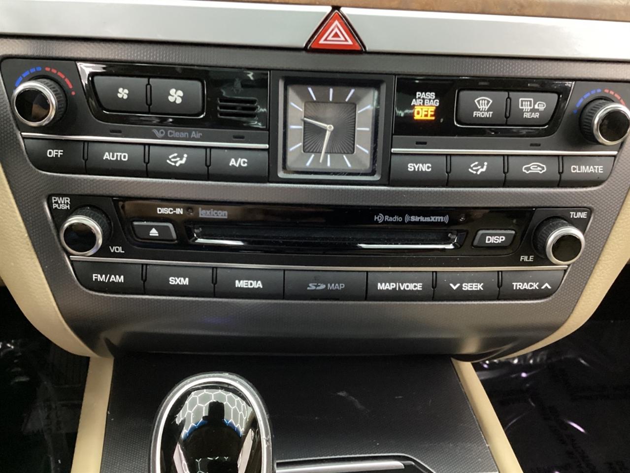 Hyundai Genesis 4dr Sdn V8 5.0L RWD 2015