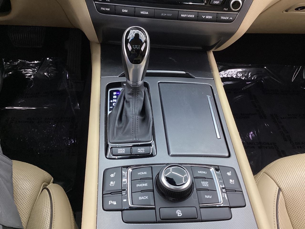Hyundai Genesis 4dr Sdn V8 5.0L RWD 2015
