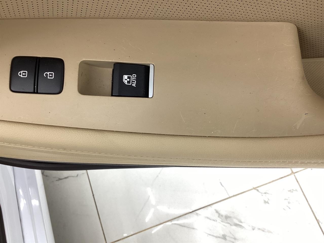 Hyundai Genesis 4dr Sdn V8 5.0L RWD 2015
