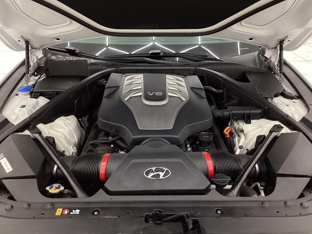 Hyundai Genesis 4dr Sdn V8 5.0L RWD 2015