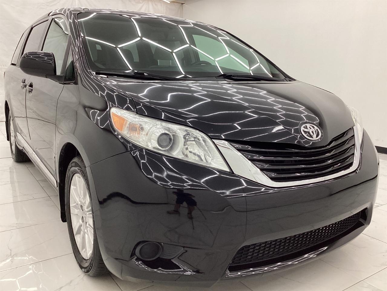 Toyota Sienna 5dr 7-Pass Van LE AWD (Natl) 2015