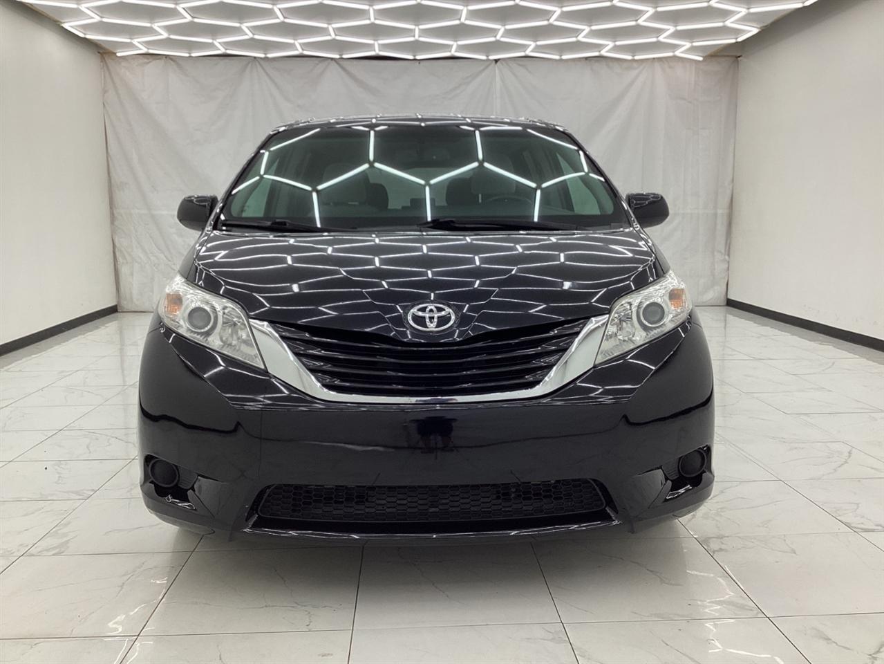 Toyota Sienna 5dr 7-Pass Van LE AWD (Natl) 2015