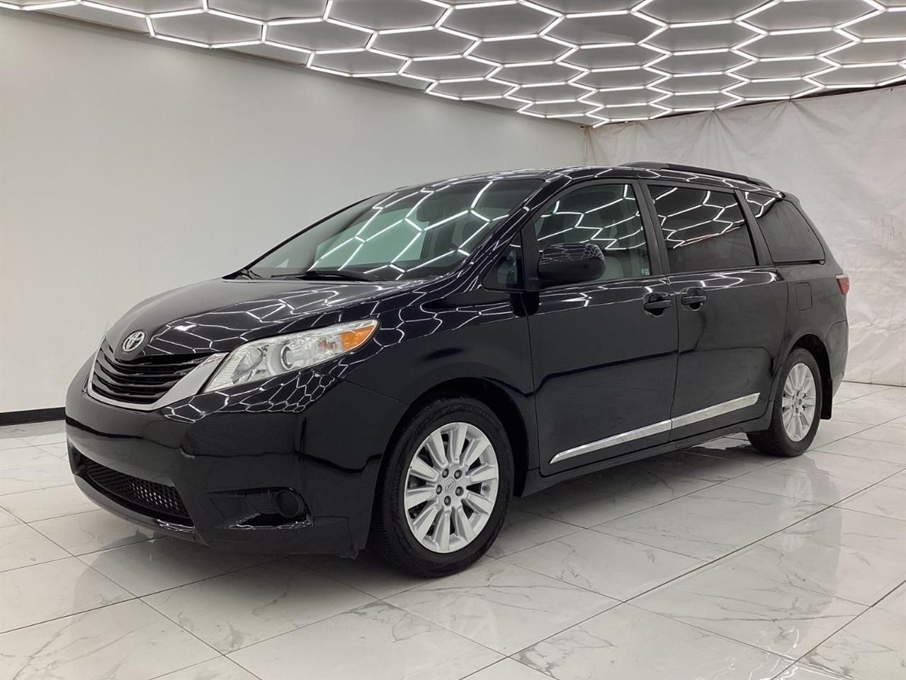 Toyota Sienna 5dr 7-Pass Van LE AWD (Natl) 2015