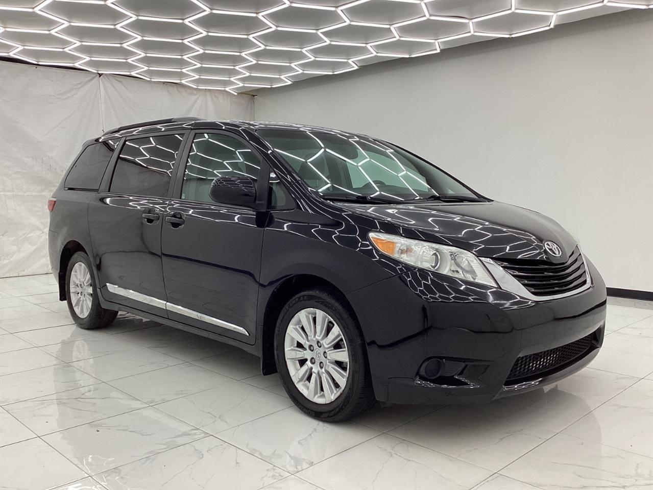 Toyota Sienna 5dr 7-Pass Van LE AWD (Natl) 2015
