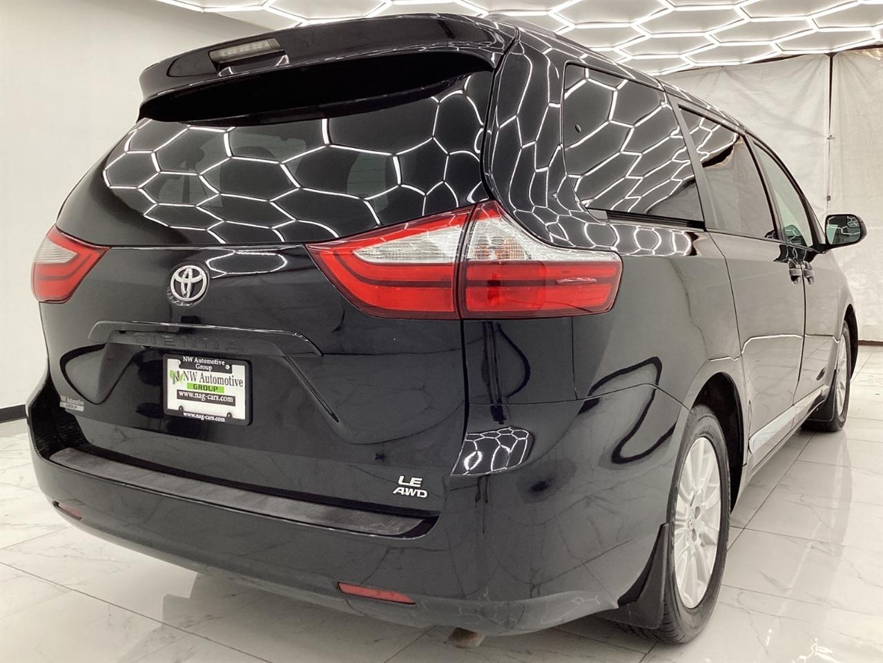 Toyota Sienna 5dr 7-Pass Van LE AWD (Natl) 2015