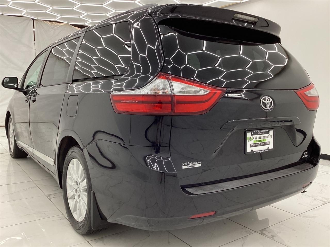 Toyota Sienna 5dr 7-Pass Van LE AWD (Natl) 2015