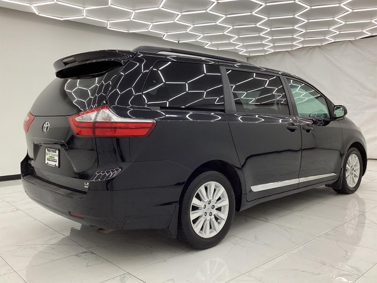 Toyota Sienna 5dr 7-Pass Van LE AWD (Natl) 2015