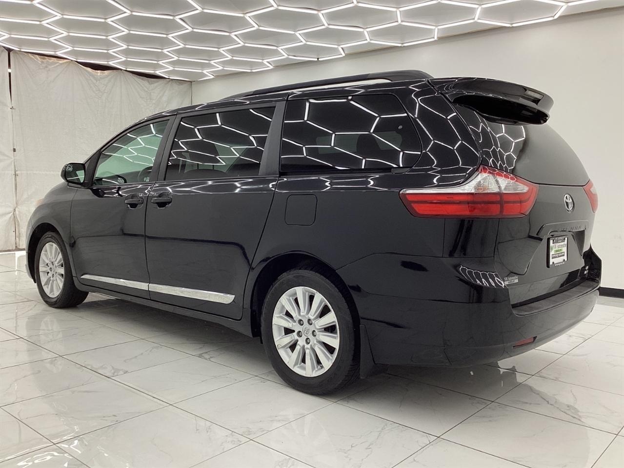 Toyota Sienna 5dr 7-Pass Van LE AWD (Natl) 2015