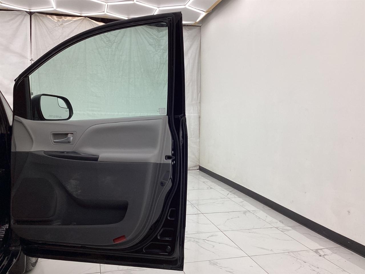Toyota Sienna 5dr 7-Pass Van LE AWD (Natl) 2015