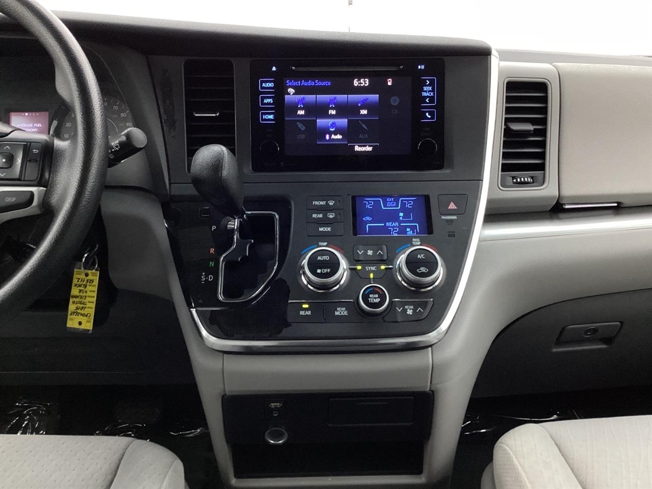 Toyota Sienna 5dr 7-Pass Van LE AWD (Natl) 2015