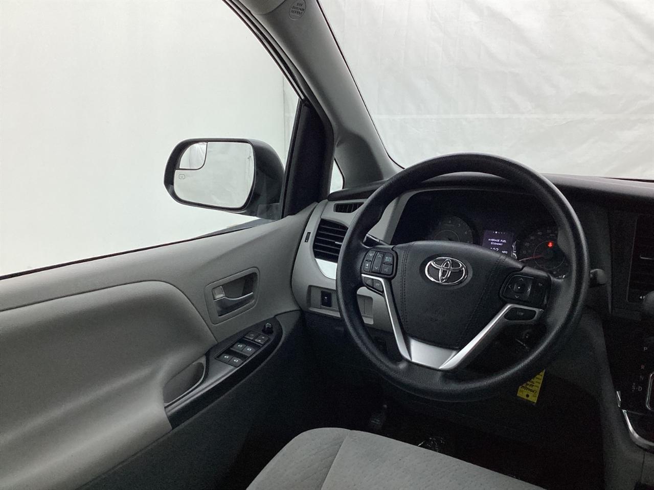 Toyota Sienna 5dr 7-Pass Van LE AWD (Natl) 2015