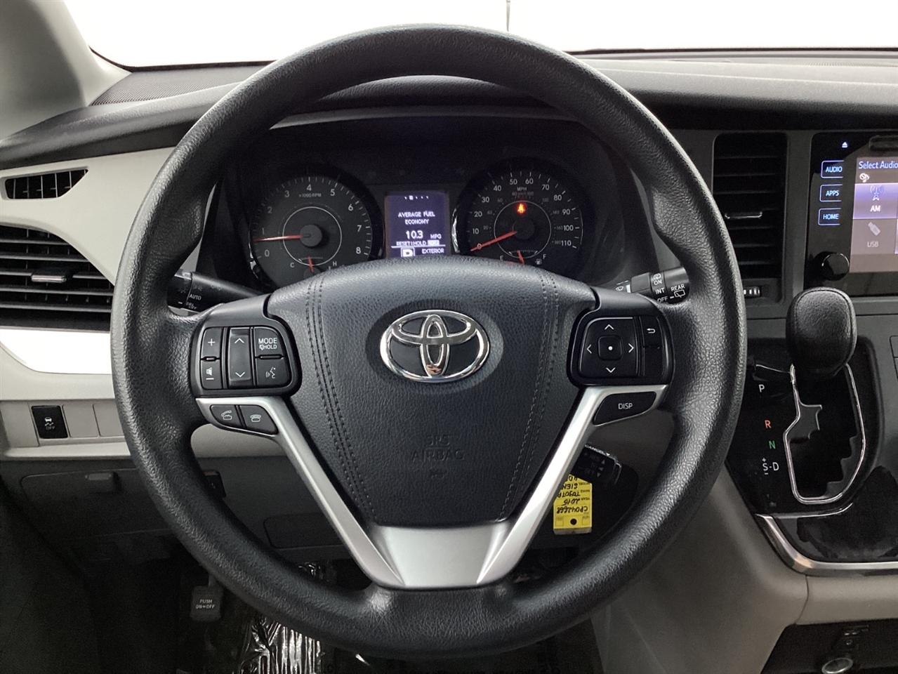 Toyota Sienna 5dr 7-Pass Van LE AWD (Natl) 2015