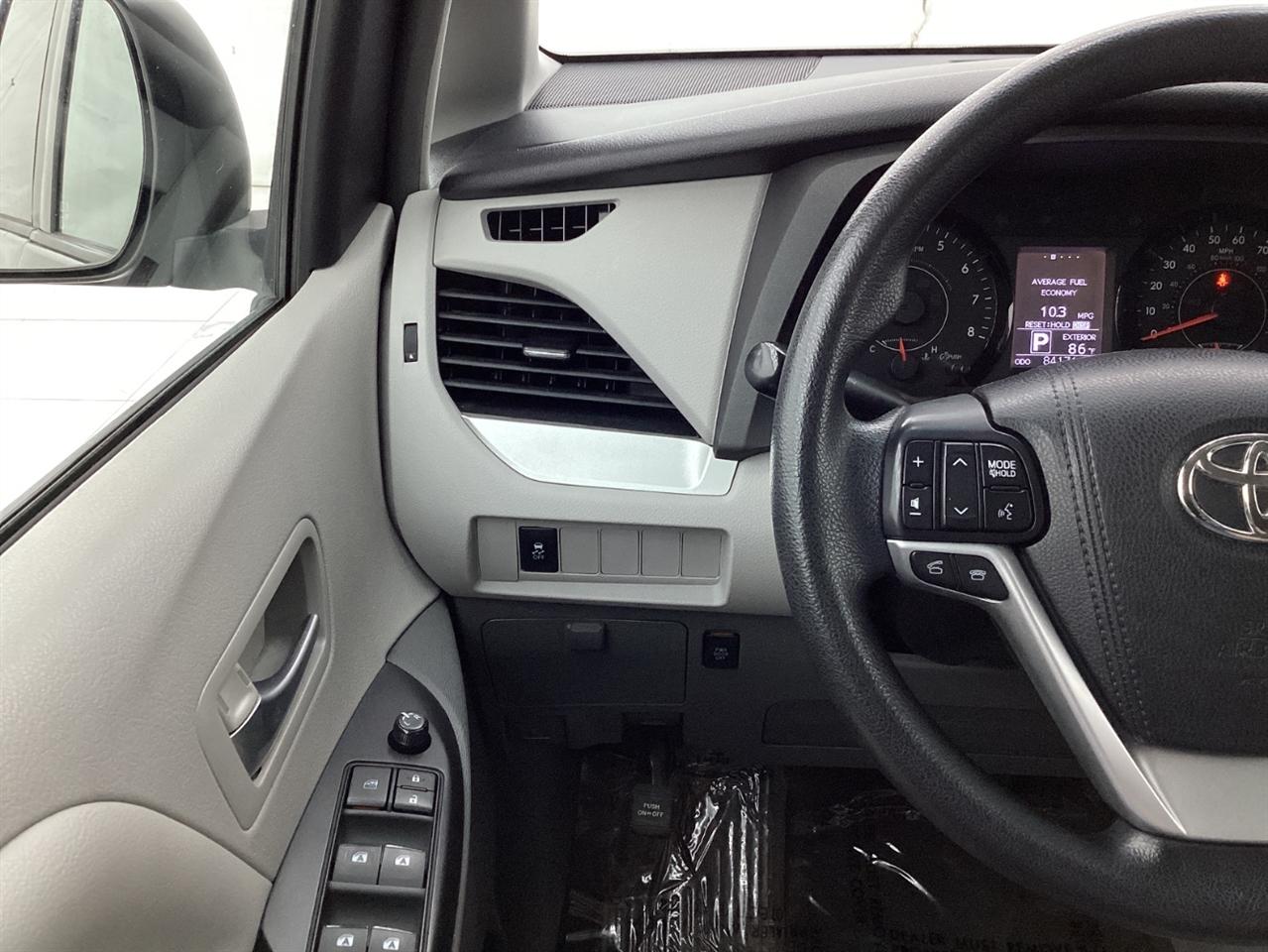 Toyota Sienna 5dr 7-Pass Van LE AWD (Natl) 2015