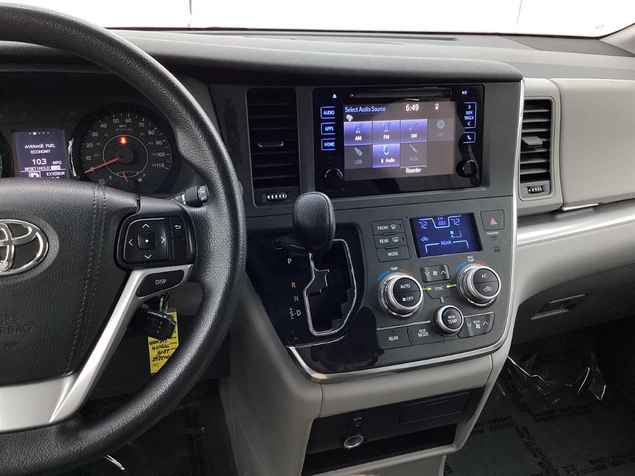Toyota Sienna 5dr 7-Pass Van LE AWD (Natl) 2015