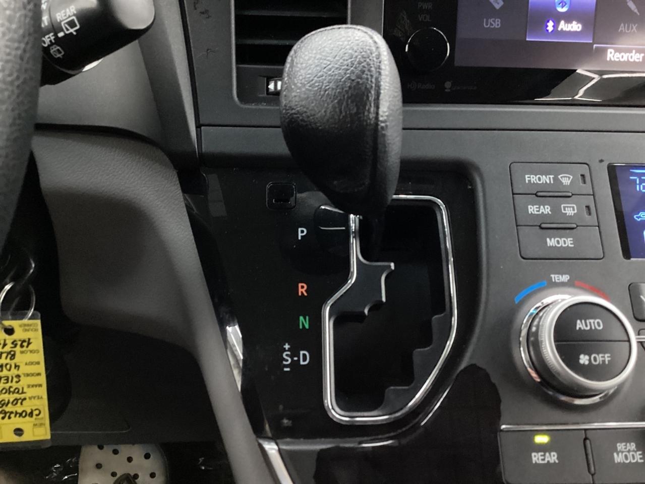 Toyota Sienna 5dr 7-Pass Van LE AWD (Natl) 2015