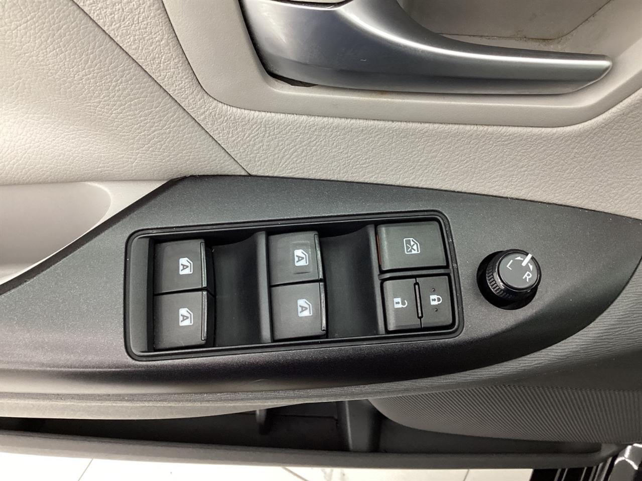 Toyota Sienna 5dr 7-Pass Van LE AWD (Natl) 2015