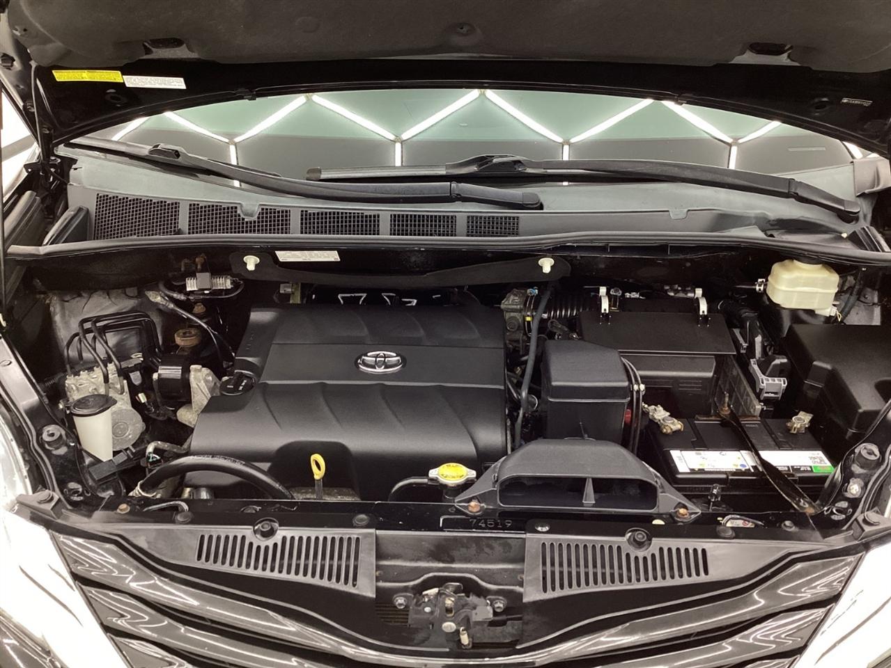 Toyota Sienna 5dr 7-Pass Van LE AWD (Natl) 2015