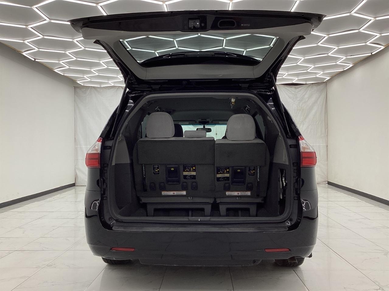 Toyota Sienna 5dr 7-Pass Van LE AWD (Natl) 2015