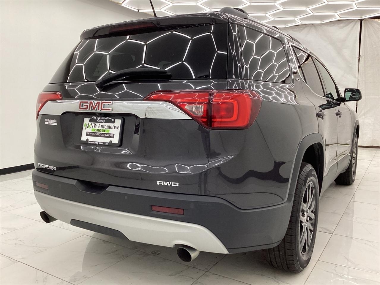GMC Acadia AWD 4dr SLT w/SLT-1 2017