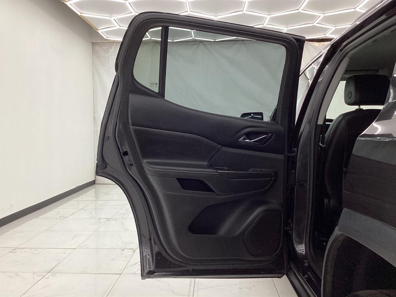 GMC Acadia AWD 4dr SLT w/SLT-1 2017
