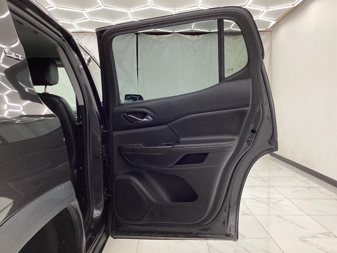 GMC Acadia AWD 4dr SLT w/SLT-1 2017
