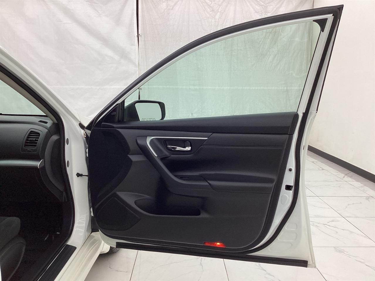 Nissan Altima 4dr Sdn I4 2.5 SV 2015