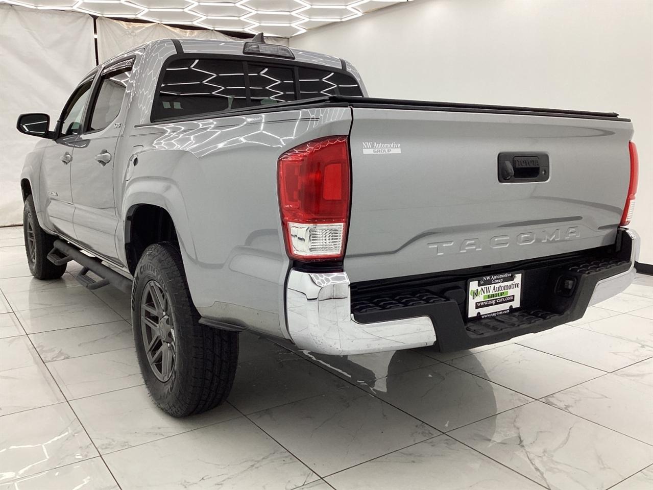 Toyota Tacoma SR5 Double Cab 5' Bed I4 4x2 AT (Natl) 2017