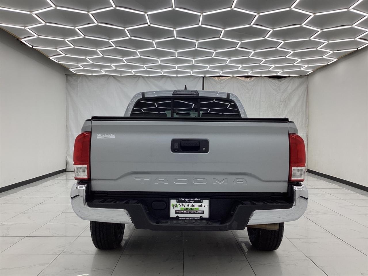 Toyota Tacoma SR5 Double Cab 5' Bed I4 4x2 AT (Natl) 2017