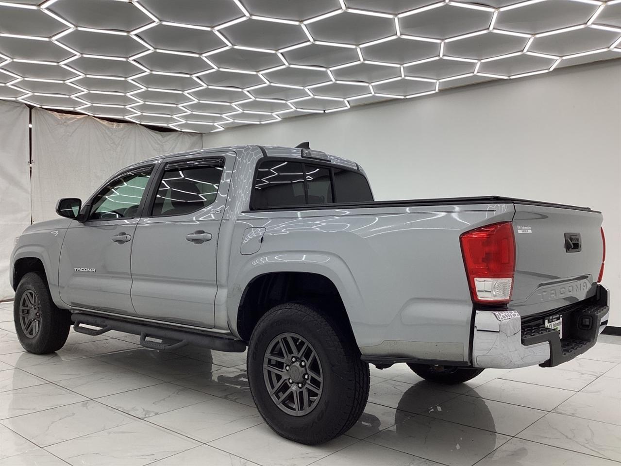 Toyota Tacoma SR5 Double Cab 5' Bed I4 4x2 AT (Natl) 2017