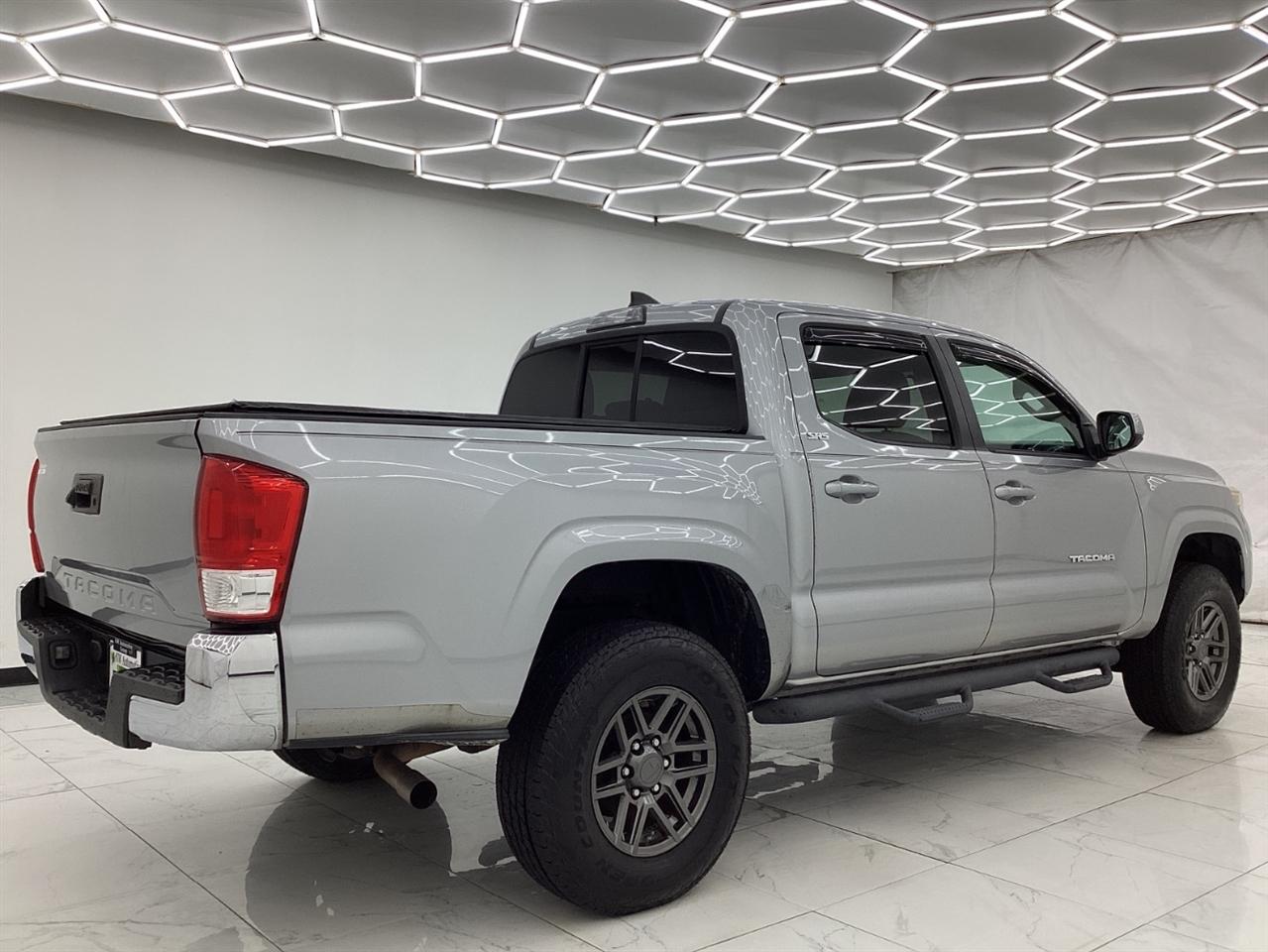 Toyota Tacoma SR5 Double Cab 5' Bed I4 4x2 AT (Natl) 2017