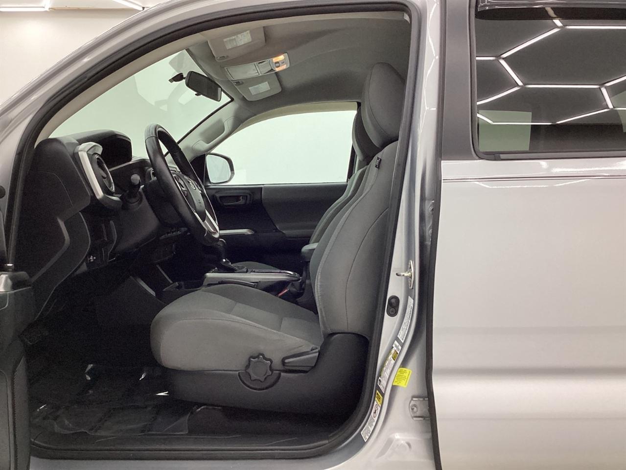 Toyota Tacoma SR5 Double Cab 5' Bed I4 4x2 AT (Natl) 2017