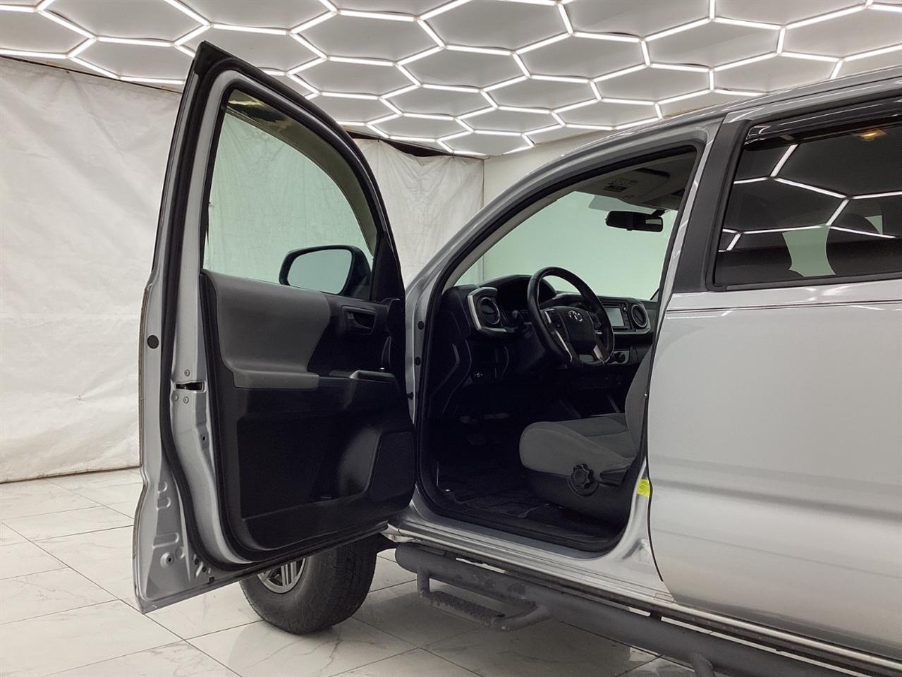 Toyota Tacoma SR5 Double Cab 5' Bed I4 4x2 AT (Natl) 2017