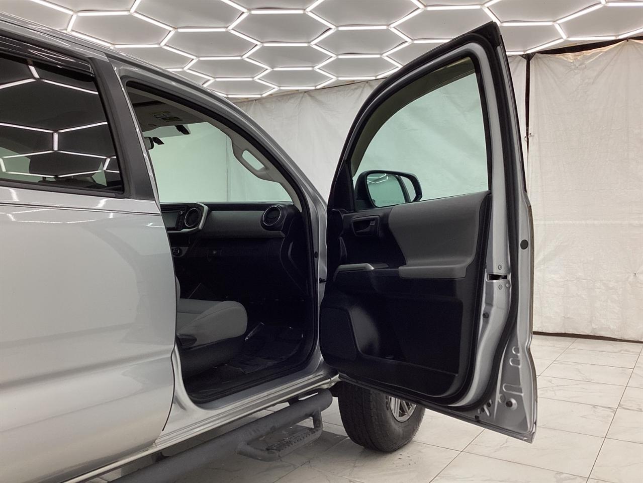 Toyota Tacoma SR5 Double Cab 5' Bed I4 4x2 AT (Natl) 2017