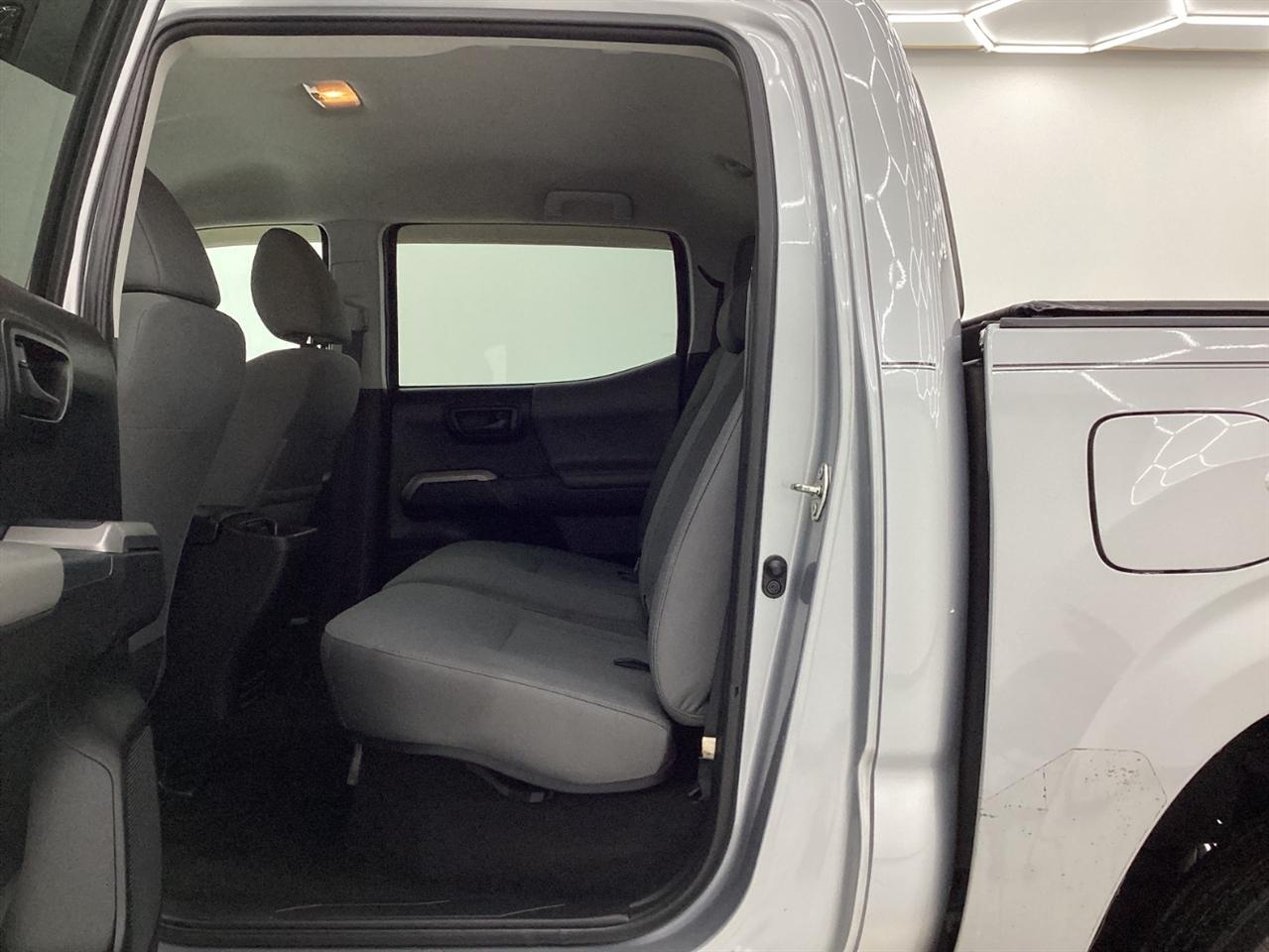Toyota Tacoma SR5 Double Cab 5' Bed I4 4x2 AT (Natl) 2017
