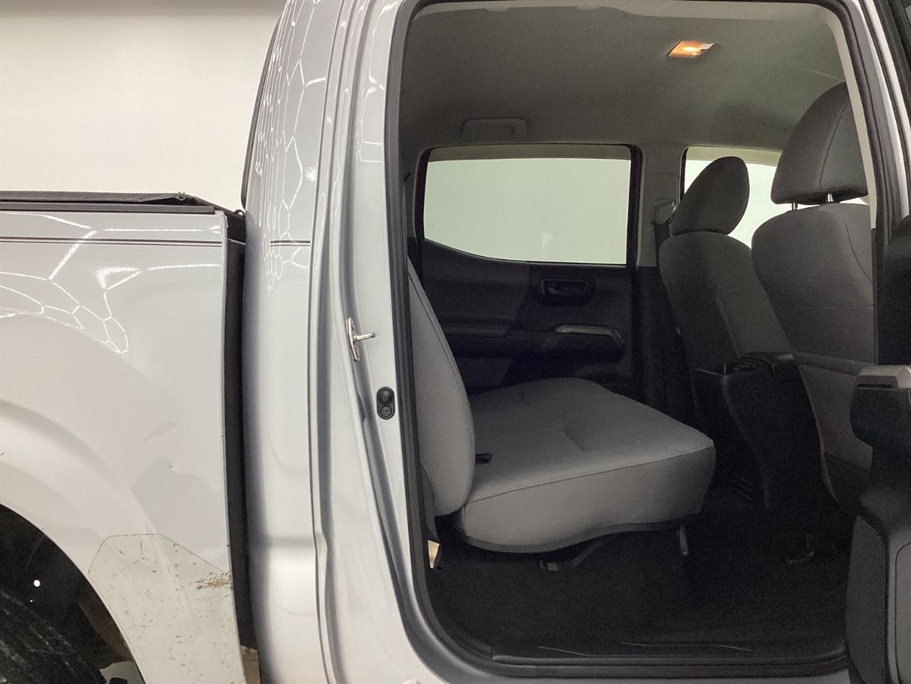 Toyota Tacoma SR5 Double Cab 5' Bed I4 4x2 AT (Natl) 2017