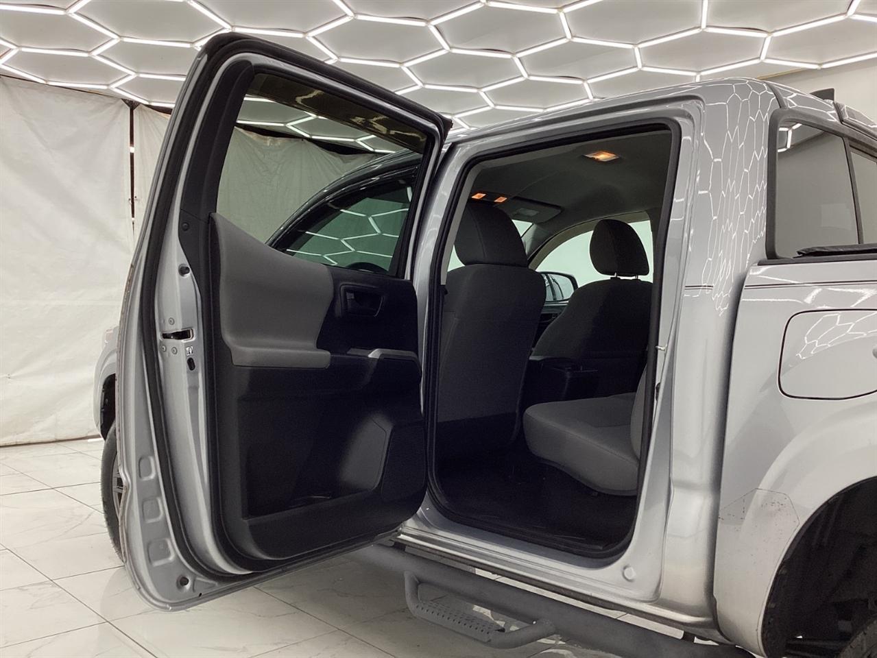 Toyota Tacoma SR5 Double Cab 5' Bed I4 4x2 AT (Natl) 2017