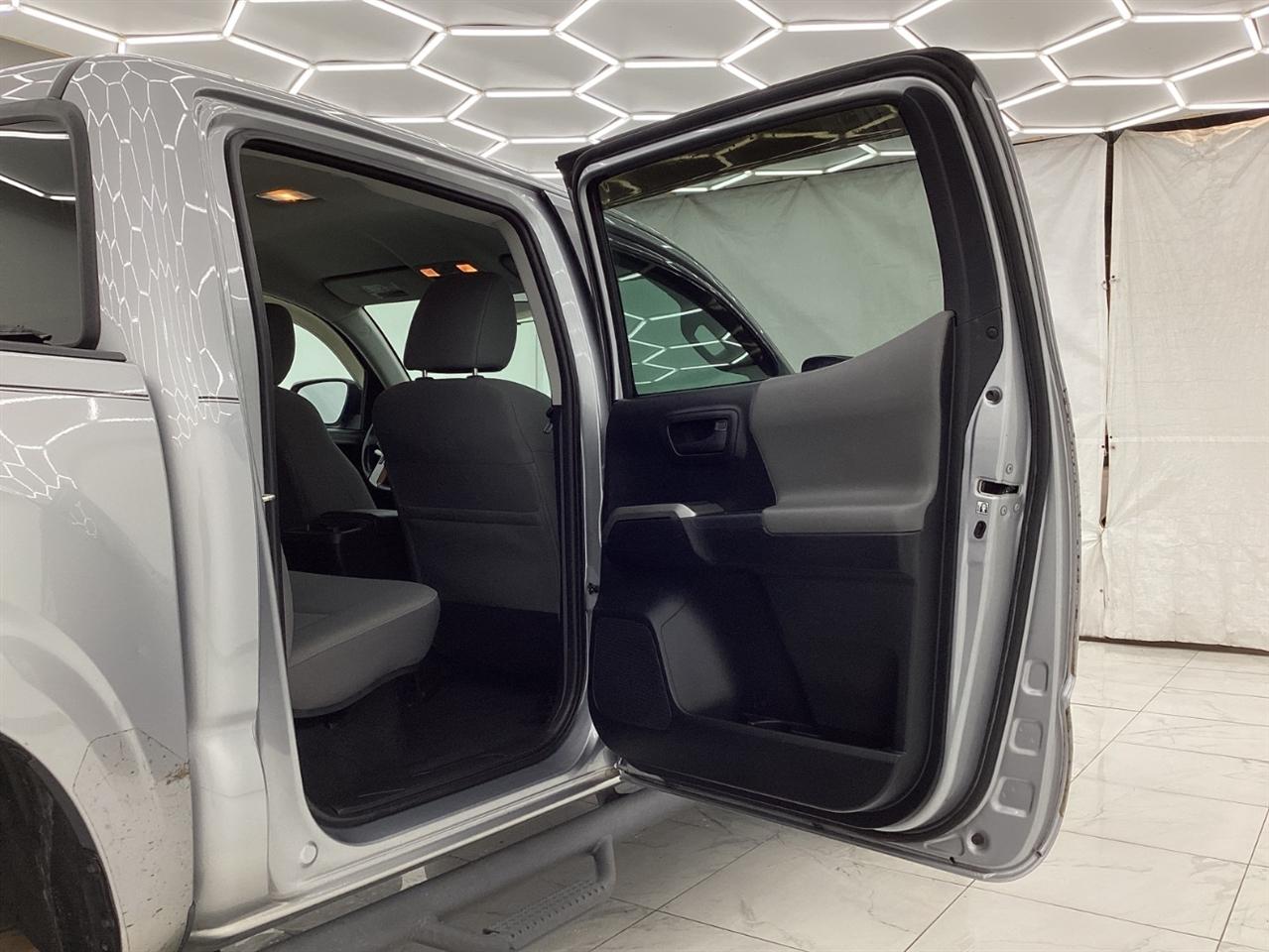 Toyota Tacoma SR5 Double Cab 5' Bed I4 4x2 AT (Natl) 2017