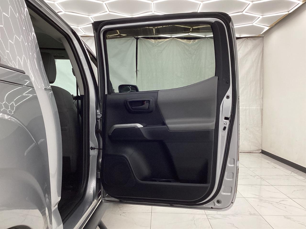 Toyota Tacoma SR5 Double Cab 5' Bed I4 4x2 AT (Natl) 2017