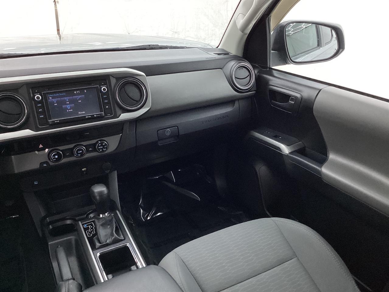 Toyota Tacoma SR5 Double Cab 5' Bed I4 4x2 AT (Natl) 2017