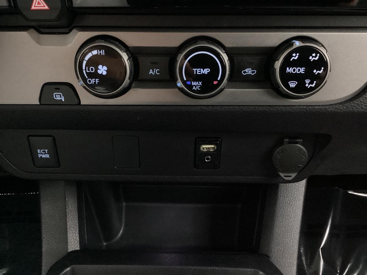 Toyota Tacoma SR5 Double Cab 5' Bed I4 4x2 AT (Natl) 2017