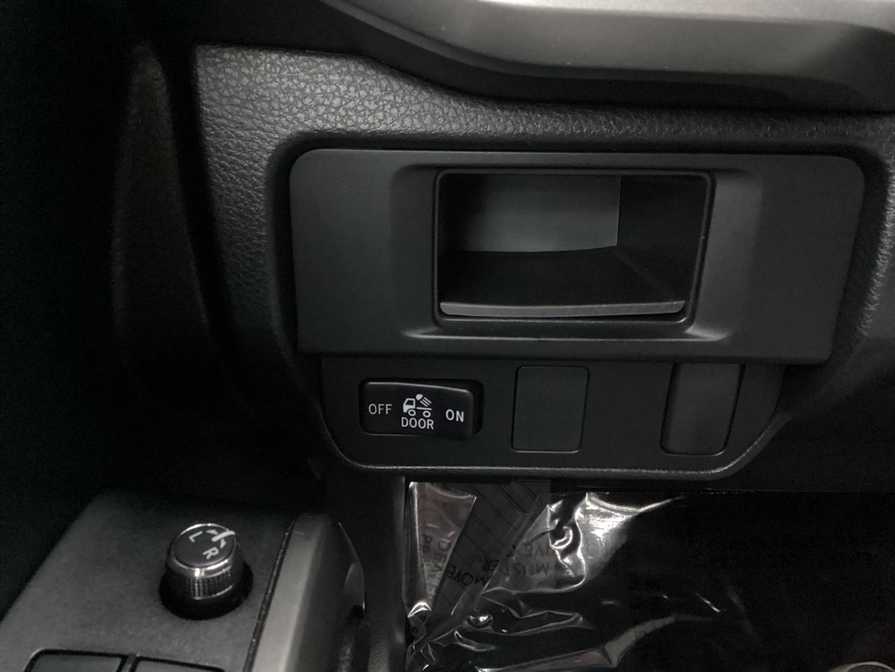 Toyota Tacoma SR5 Double Cab 5' Bed I4 4x2 AT (Natl) 2017